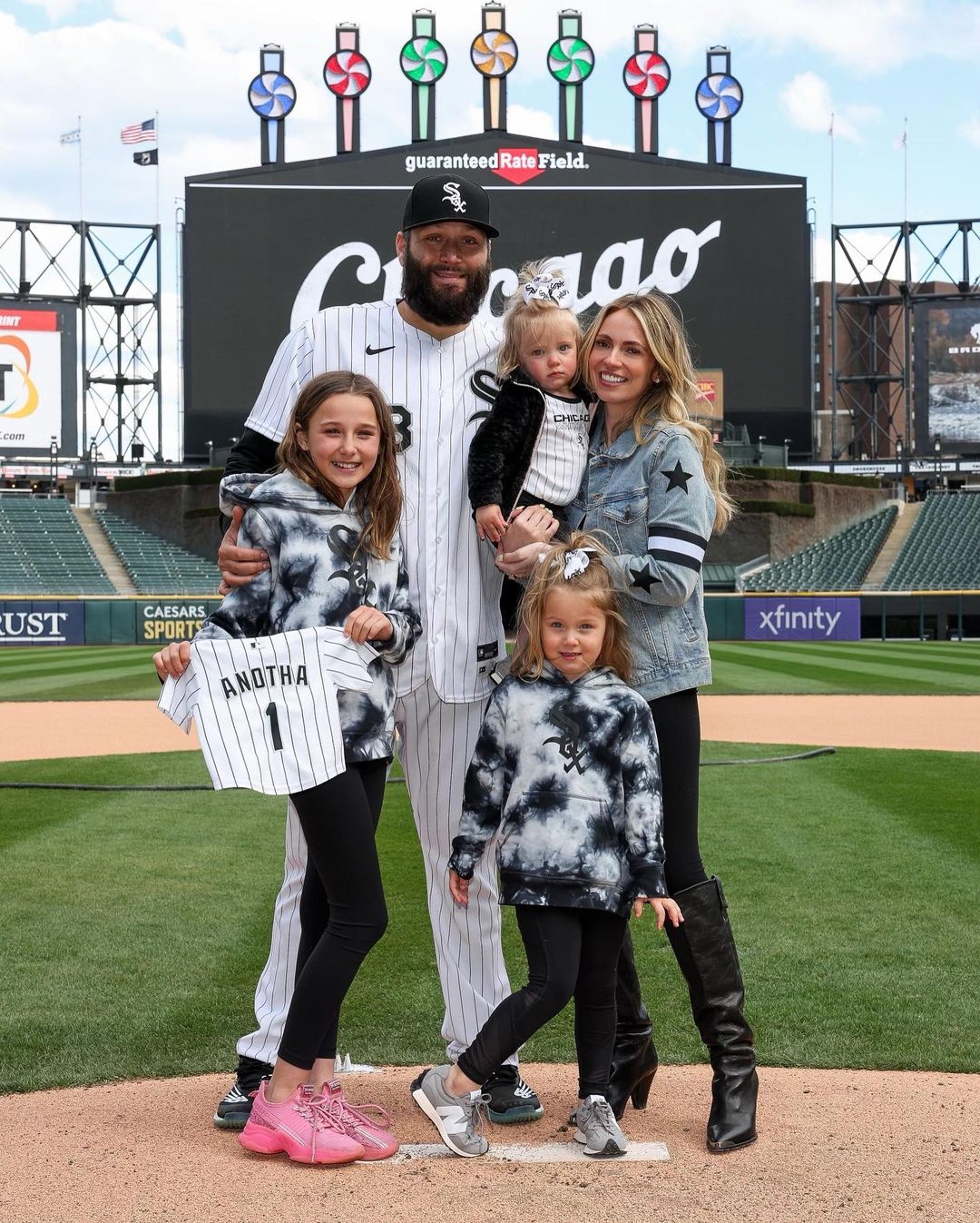 Dymin Lynn is Lance Lynn's wife, American professional baseball - Meet her 3 Dymin Lynn with husband Lance Lynn and children