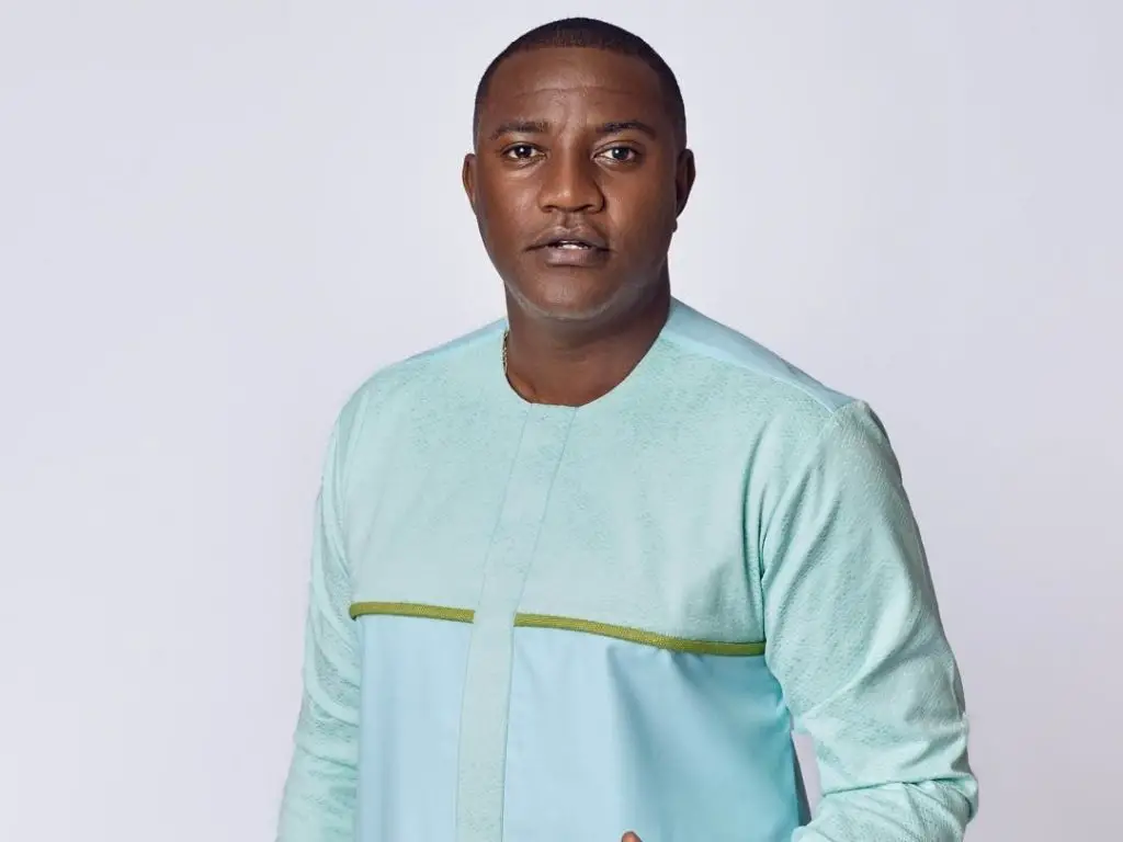 John Dumelo