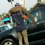 Man seen selling crocodile in daytime traffic