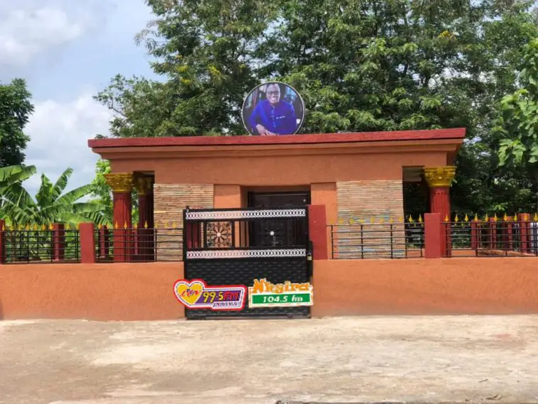 Special Tomb Made For Sir John’s Mortal Remains Trends Online