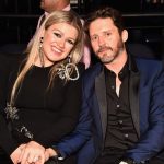 Kelly Clarkson ordered to pay $200,000 to ex-husband