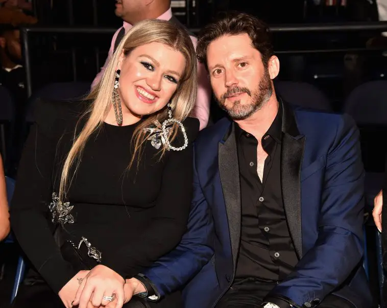 Kelly Clarkson ordered to pay $200,000 to ex-husband