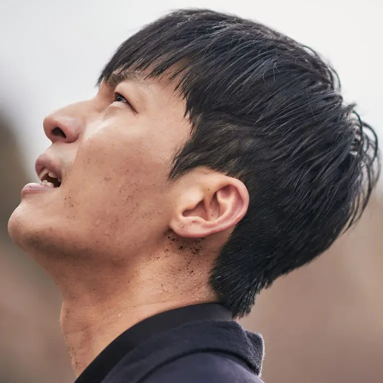 Meet The Cast Of Squid Game - 2021 5 Wi Ha-joon as Hwang Jun-ho