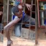 Thief caught red-handed after sneaking into shop in broad daylight (Video)