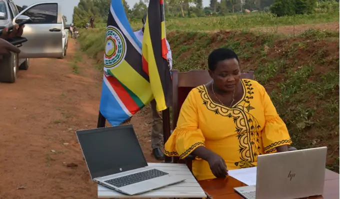 Uganda Prime Minister stops by roadside to attend crucial AU meeting via Zoom [Watch video]