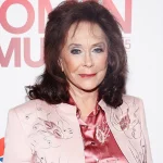 Loretta Lynn dead: cause of death