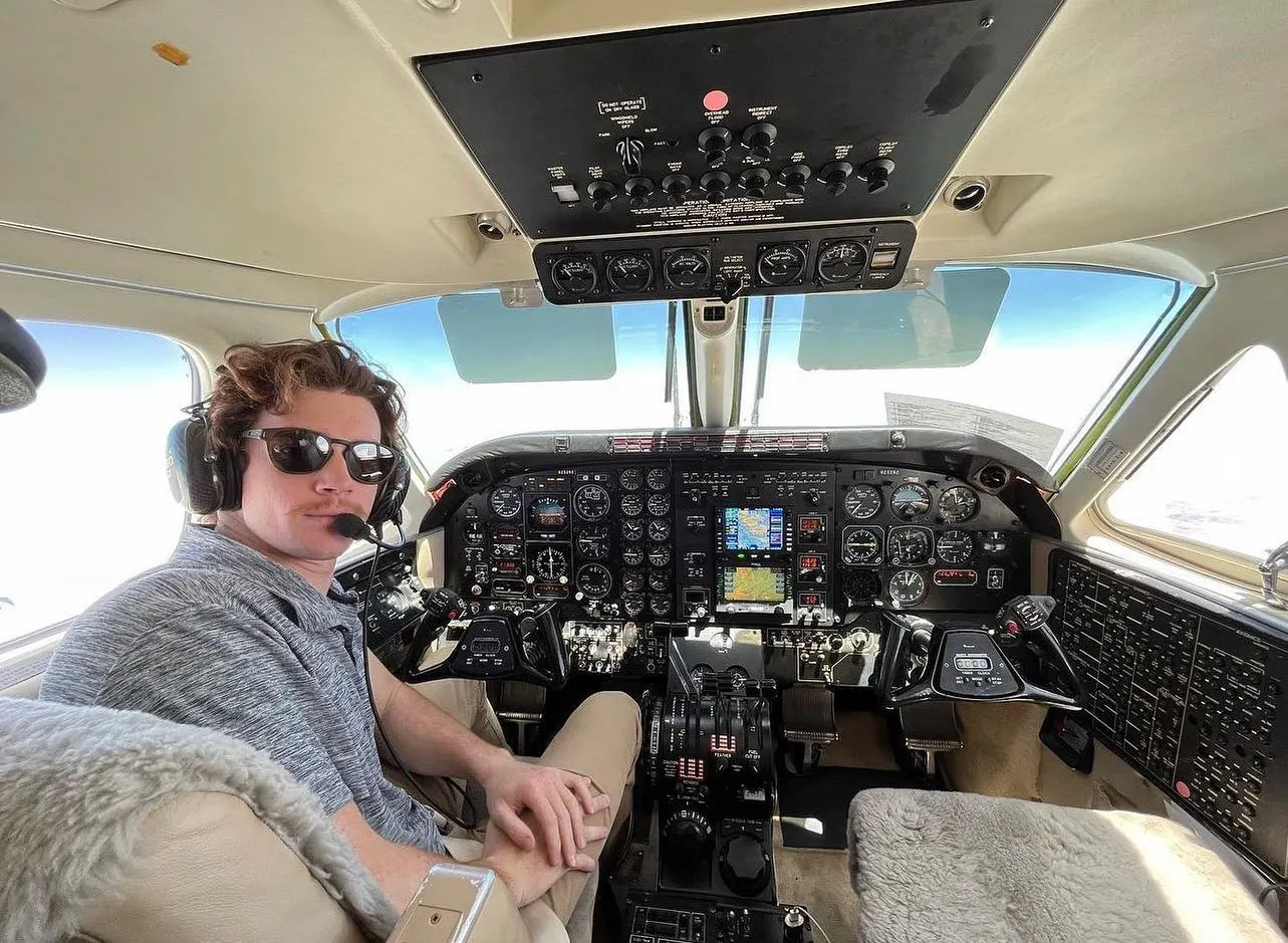 Alma Razick, Lindsey Gleiche, Riese Lenders Southern California plane