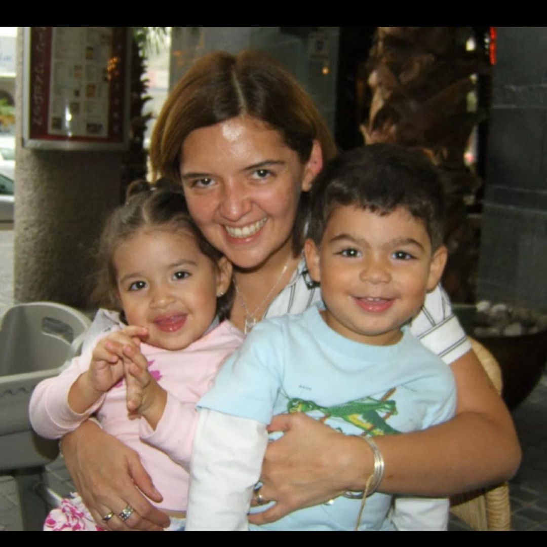 Inaki Godoy childhood photo with sister, Mia and mother