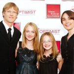 Dakota and Elle Fanning parents