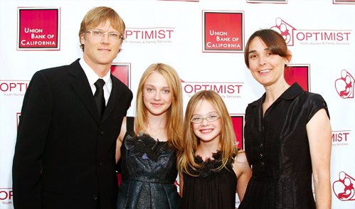 Dakota and Elle Fanning parents